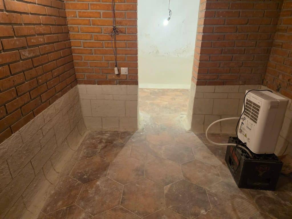 Stopare infiltratii de apa si asanare subsol